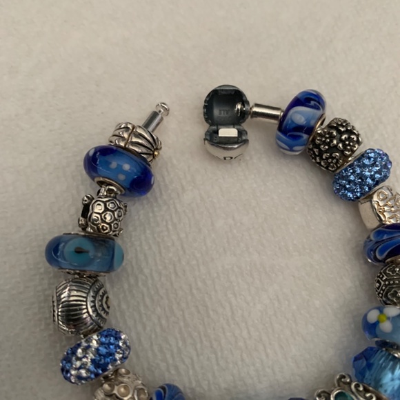 Authentic Pandora sterling silver bracelet with genuine sterling silver beads - Picture 4 of 7